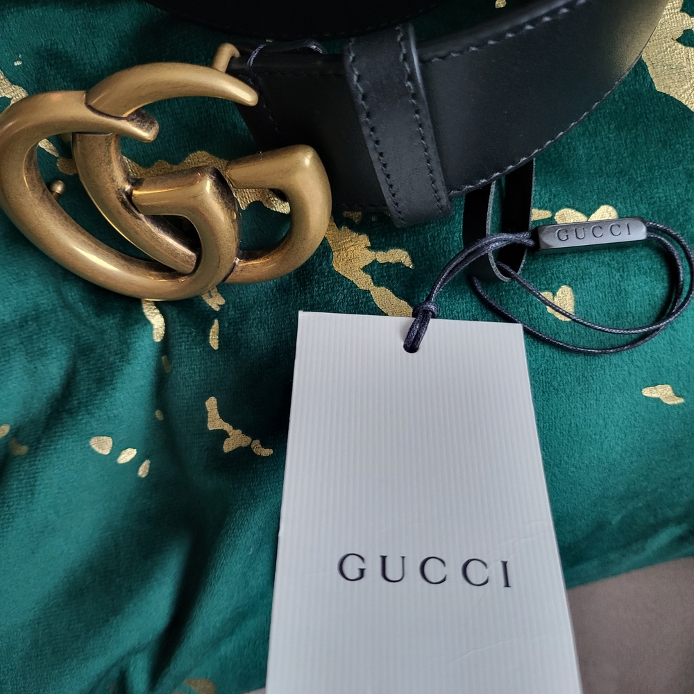 Gucci Black Leather Belt with Gold Buckle - Picture 6 of 7